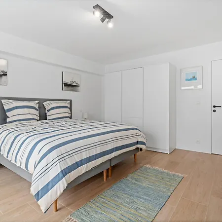 Апартаменты Splendid Two-bedroom Flat Frontal Seaview - 